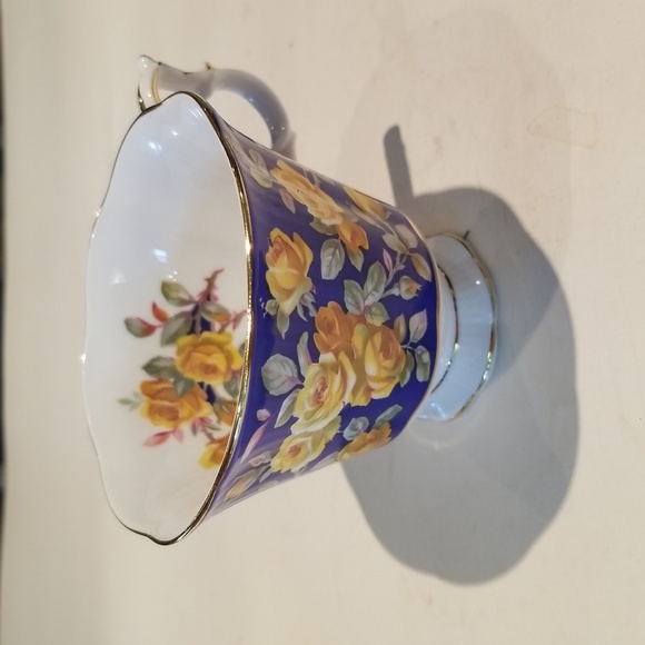 VINTAGE TEA CUP AND SAUCE - Picture 5 of 9